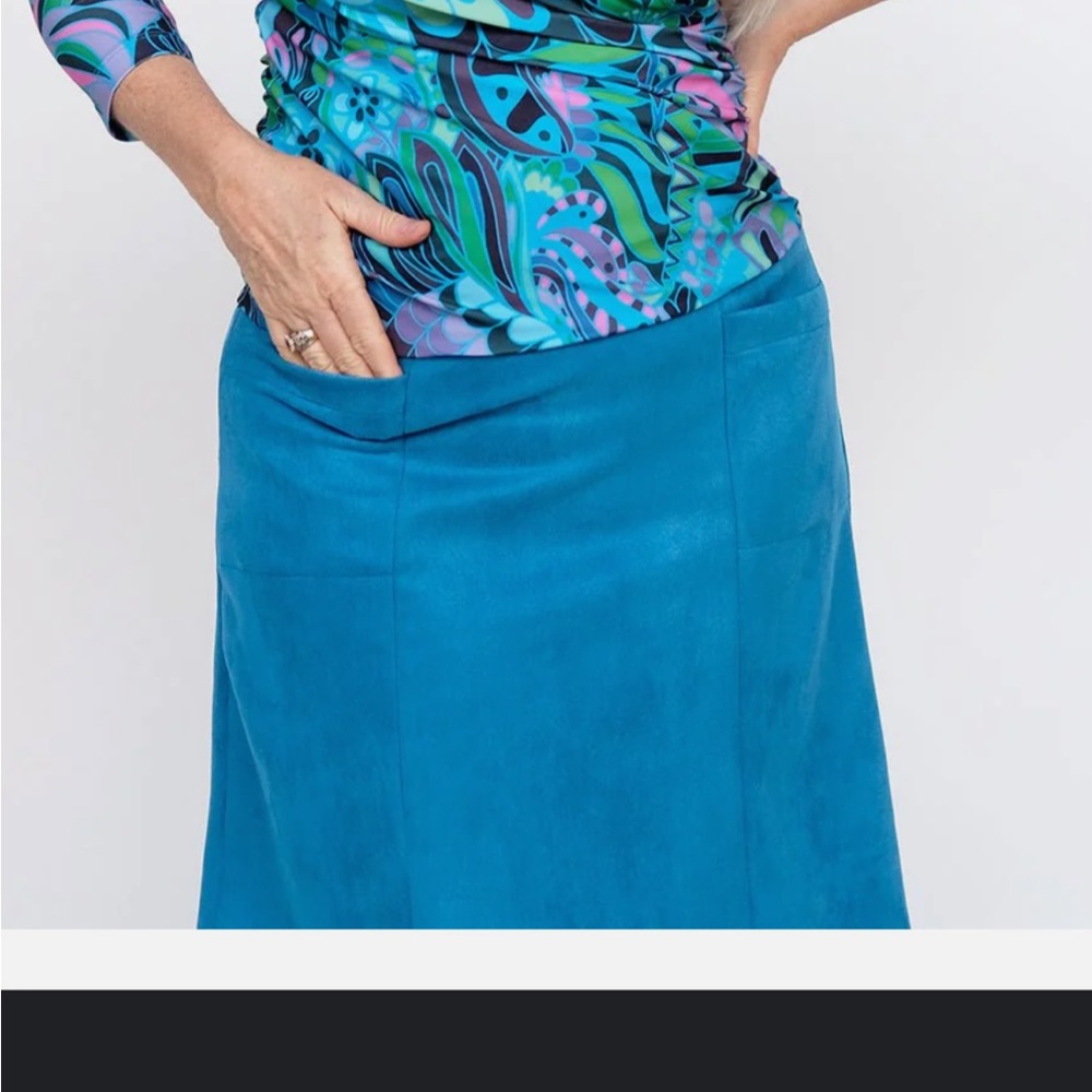 Blue faux suede skirt with pockets!💙